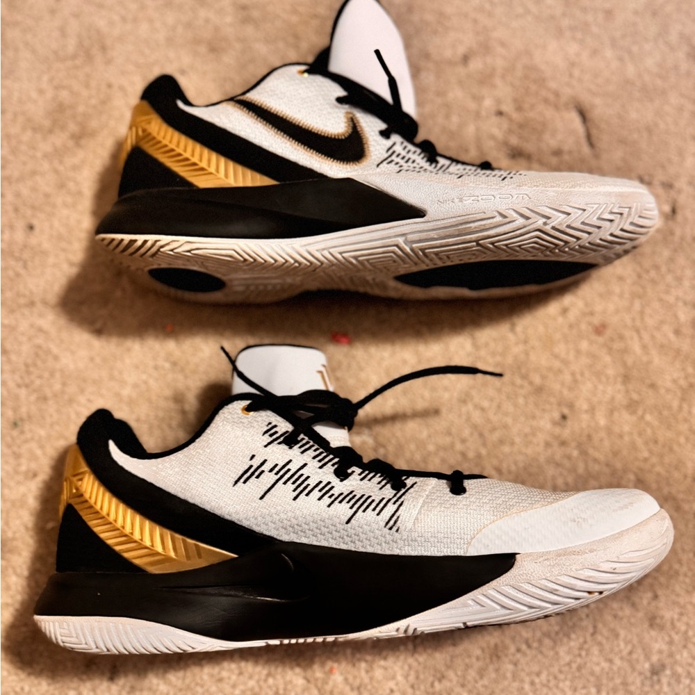 Kyrie Nike - Size 14